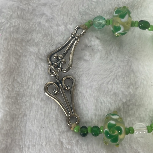 Vintage handmade beaded necklace and earring set. - Picture 5 of 6